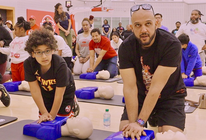 Family learns CRP at Atlanta Hawks and Emory Healthcare community event