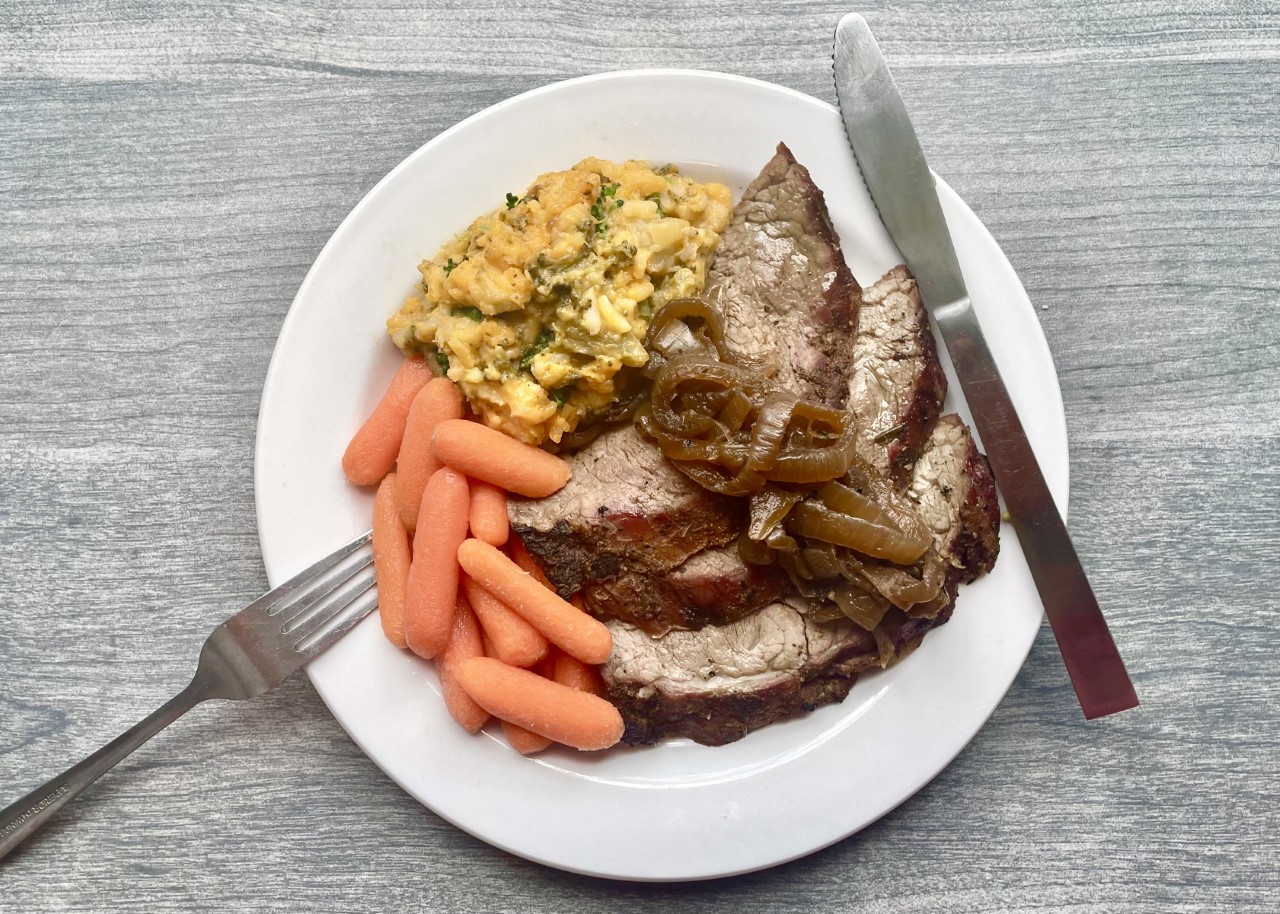 Flank steak with Caramelized onions, carrots & broccoli casserole