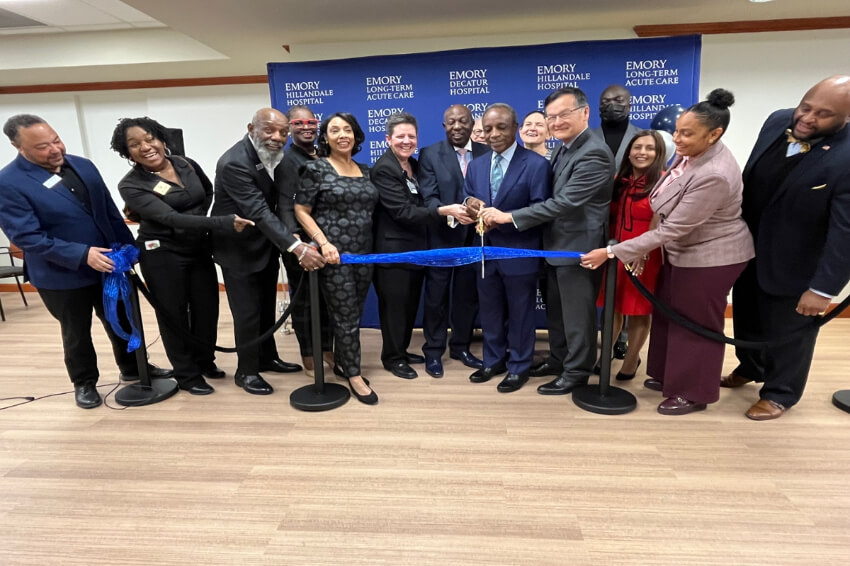 Emory leaders cutting the ribbon