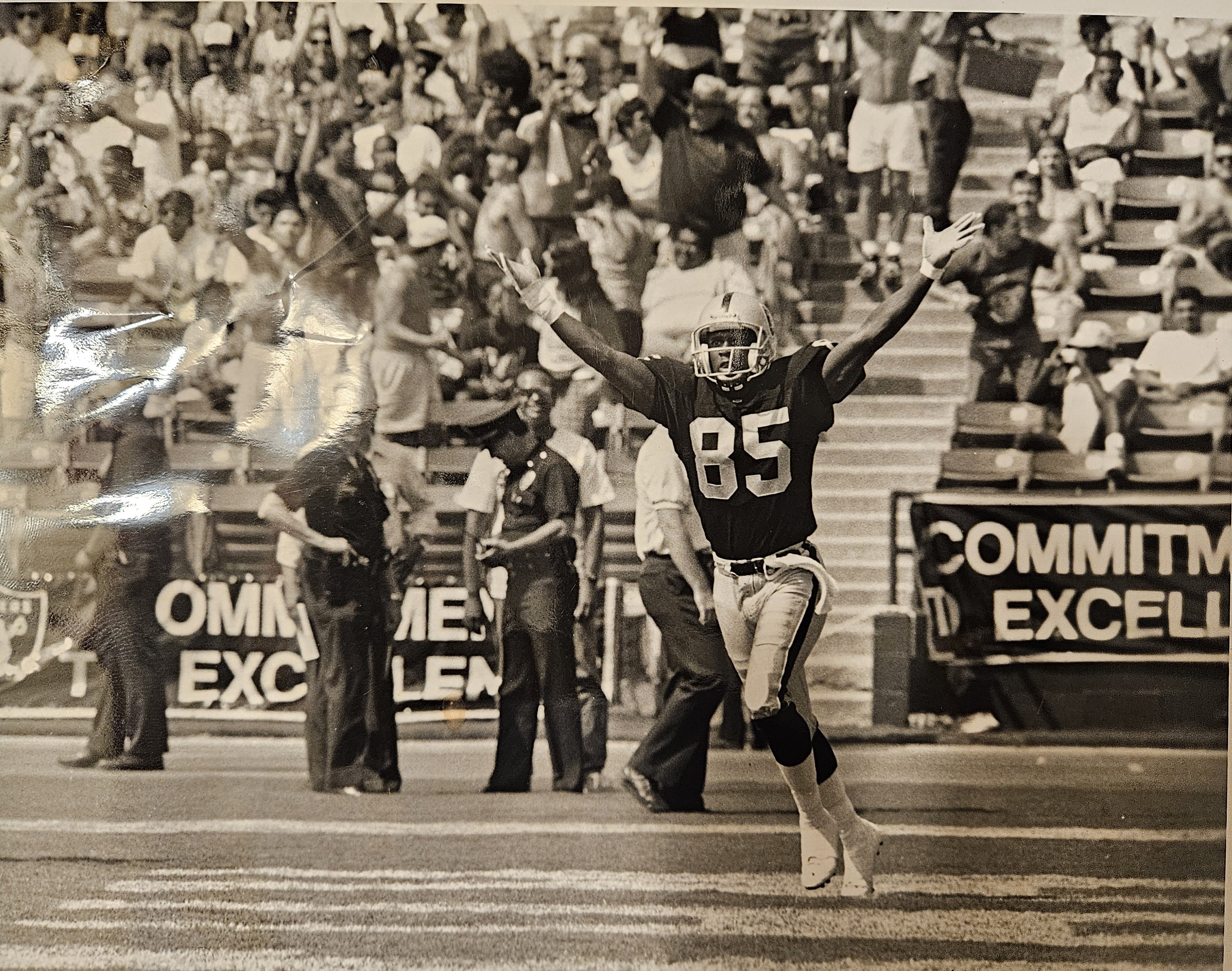 Sam Graddy playing for the Raiders