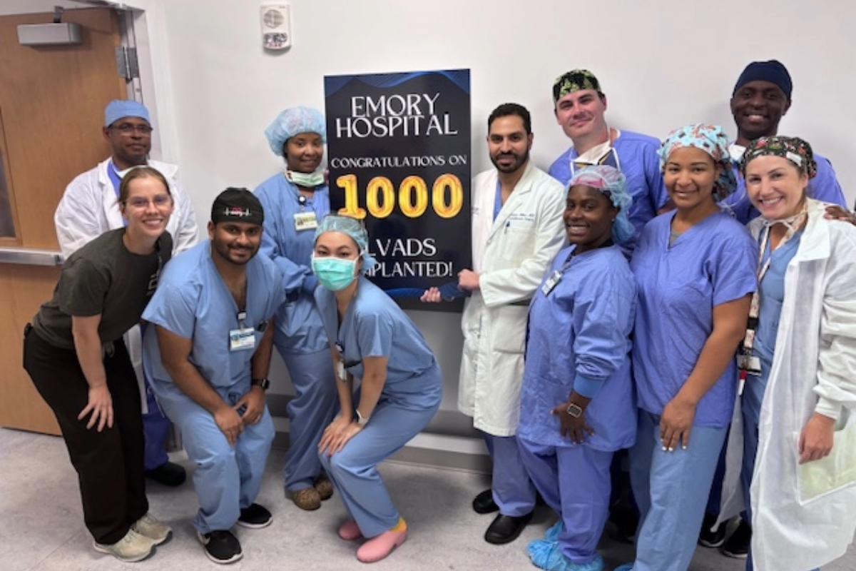 Hospital staff celebrating 1000 LVAD