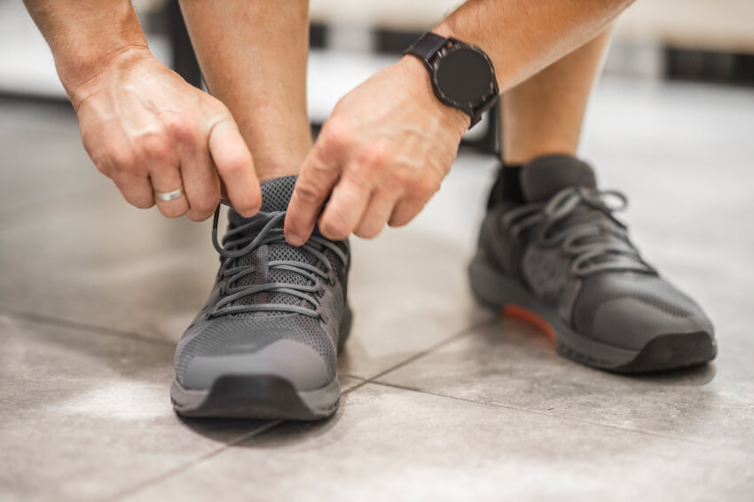 tying up walking shoes