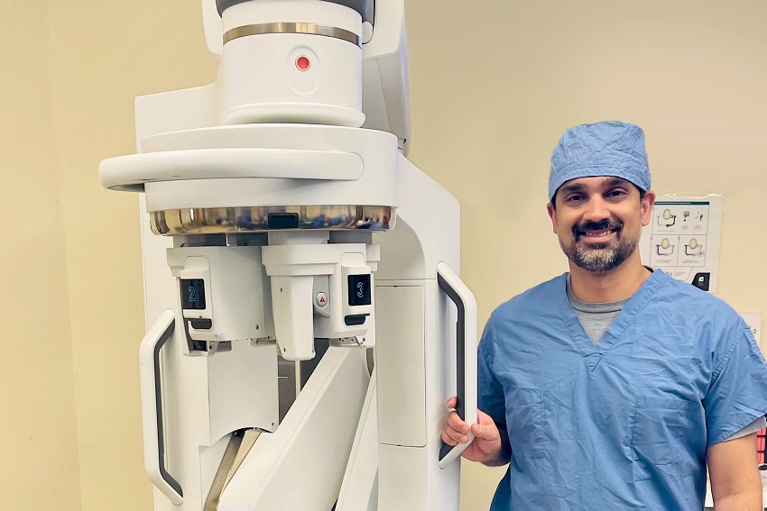 emory thoracic surgeon manu sancheti and da vinci single port robot